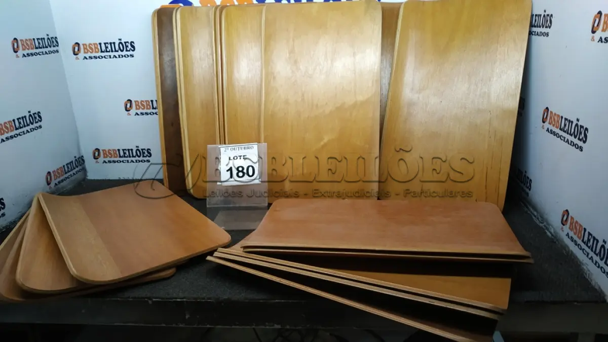 LOTE 180 - 20 PEÇAS DE MADEIRA. (NO ESTADO) ATENÇÃO! FAZER A VISITAÇÃO ANTES DE ARREMATAR, NÃO SABEMOS SE FUNCIONA, LEILÃO NÃO TEM GARANTIA E NEM DEVOLUÇÃO, SUJEITO A POSSÍVEIS AVARIAS VISÍVEIS/OCULTAS E/OU AUSÊNCIA DE COMPONENTES.