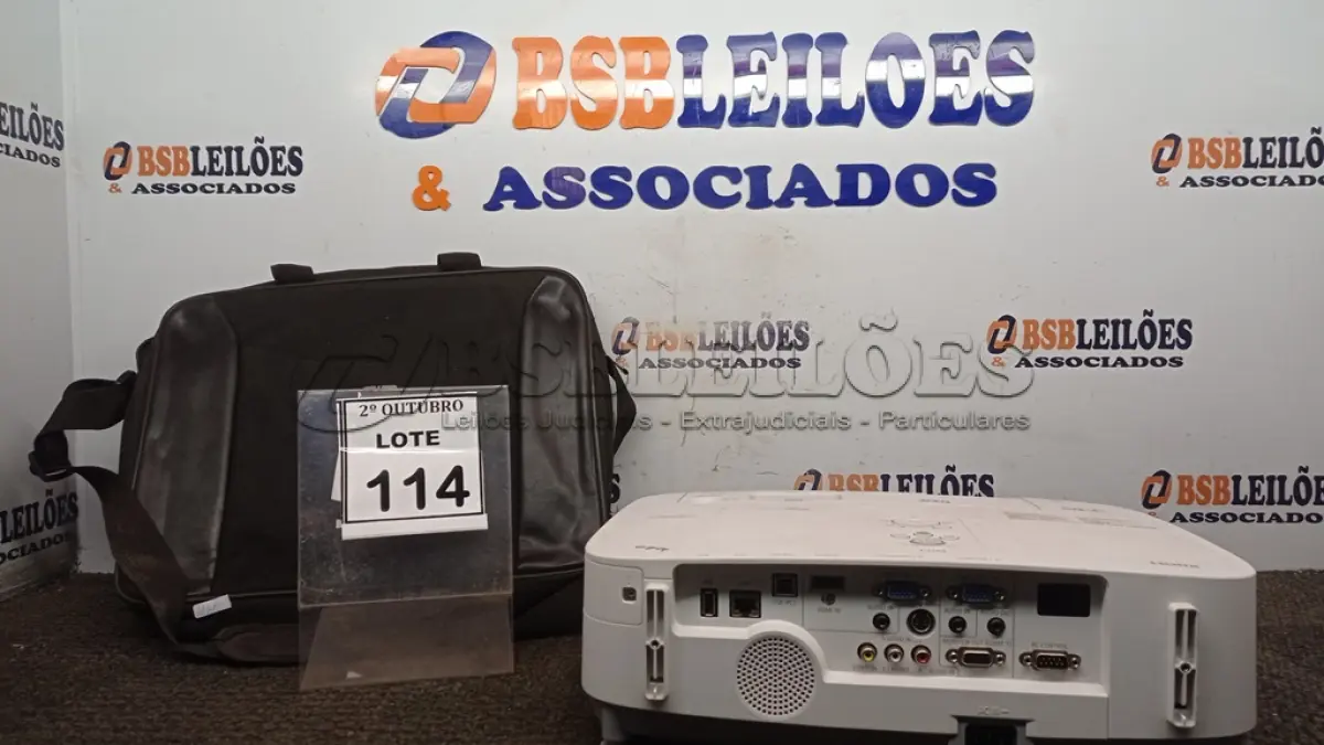 LOTE 114 - 01 PROJETOR MARCA NEC. (NO ESTADO) ATENÇÃO! FAZER A VISITAÇÃO ANTES DE ARREMATAR, NÃO SABEMOS SE FUNCIONA, LEILÃO NÃO TEM GARANTIA E NEM DEVOLUÇÃO, SUJEITO A POSSÍVEIS AVARIAS VISÍVEIS/OCULTAS E/OU AUSÊNCIA DE COMPONENTES.