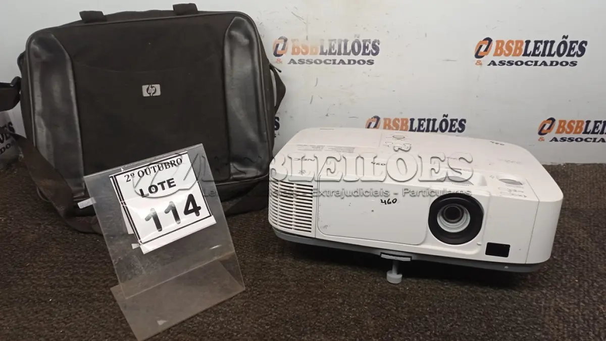 LOTE 114 - 01 PROJETOR MARCA NEC. (NO ESTADO) ATENÇÃO! FAZER A VISITAÇÃO ANTES DE ARREMATAR, NÃO SABEMOS SE FUNCIONA, LEILÃO NÃO TEM GARANTIA E NEM DEVOLUÇÃO, SUJEITO A POSSÍVEIS AVARIAS VISÍVEIS/OCULTAS E/OU AUSÊNCIA DE COMPONENTES.