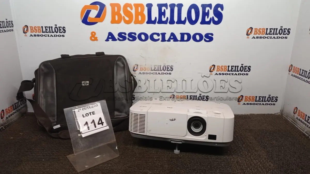 LOTE 114 - 01 PROJETOR MARCA NEC. (NO ESTADO) ATENÇÃO! FAZER A VISITAÇÃO ANTES DE ARREMATAR, NÃO SABEMOS SE FUNCIONA, LEILÃO NÃO TEM GARANTIA E NEM DEVOLUÇÃO, SUJEITO A POSSÍVEIS AVARIAS VISÍVEIS/OCULTAS E/OU AUSÊNCIA DE COMPONENTES.