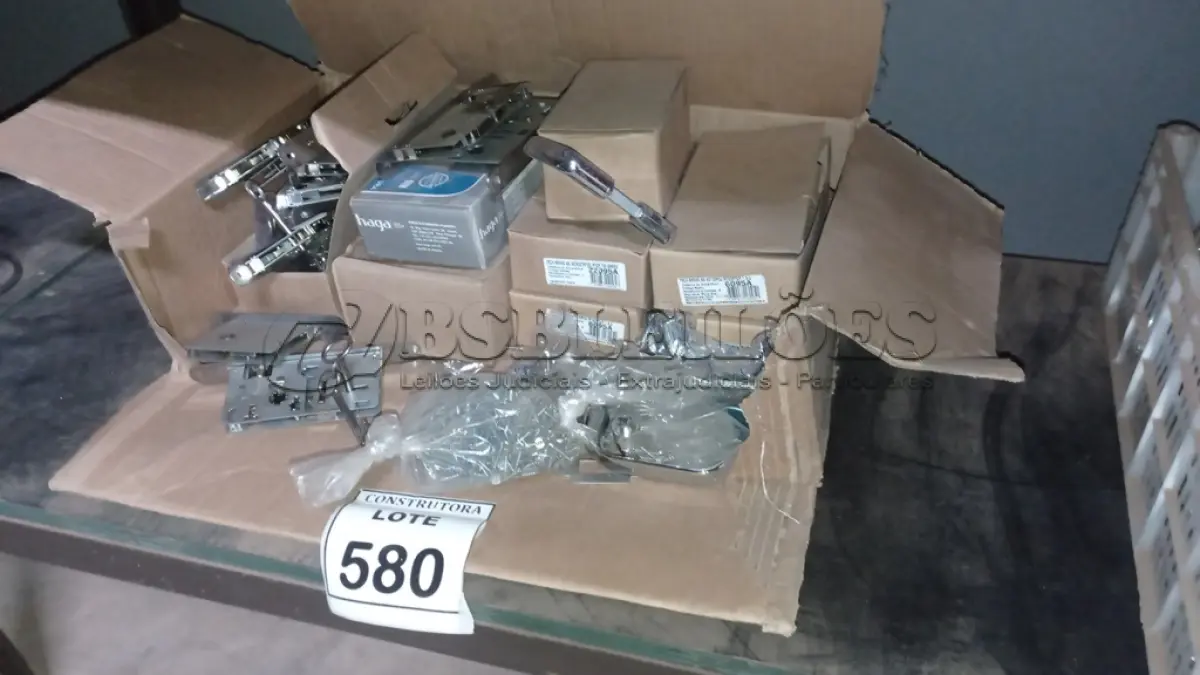 LOTE 580 - 01 LOTE COM FECHADURAS DIVERSAS PARA PORTAS. (NO ESTADO) ATENÇÃO! FAZER A VISITAÇÃO ANTES DE ARREMATAR, NÃO SABEMOS SE FUNCIONA, LEILÃO NÃO TEM GARANTIA E NEM DEVOLUÇÃO, SUJEITO A POSSÍVEIS AVARIAS VISÍVEIS/OCULTAS E/OU AUSÊNCIA DE COMPONENTES.
