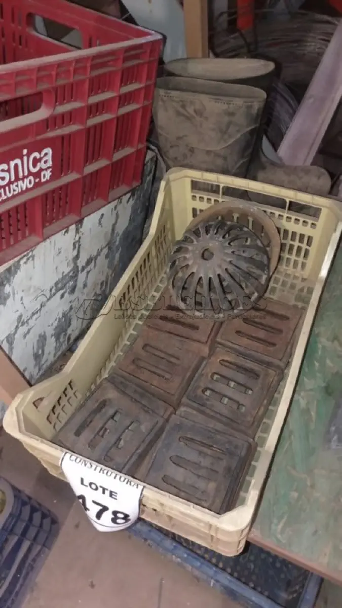 LOTE 478 - 01 LOTE COM GRELHAS EM FERRO. (NO ESTADO) ATENÇÃO! FAZER A VISITAÇÃO ANTES DE ARREMATAR, NÃO SABEMOS SE FUNCIONA, LEILÃO NÃO TEM GARANTIA E NEM DEVOLUÇÃO, SUJEITO A POSSÍVEIS AVARIAS VISÍVEIS/OCULTAS E/OU AUSÊNCIA DE COMPONENTES.