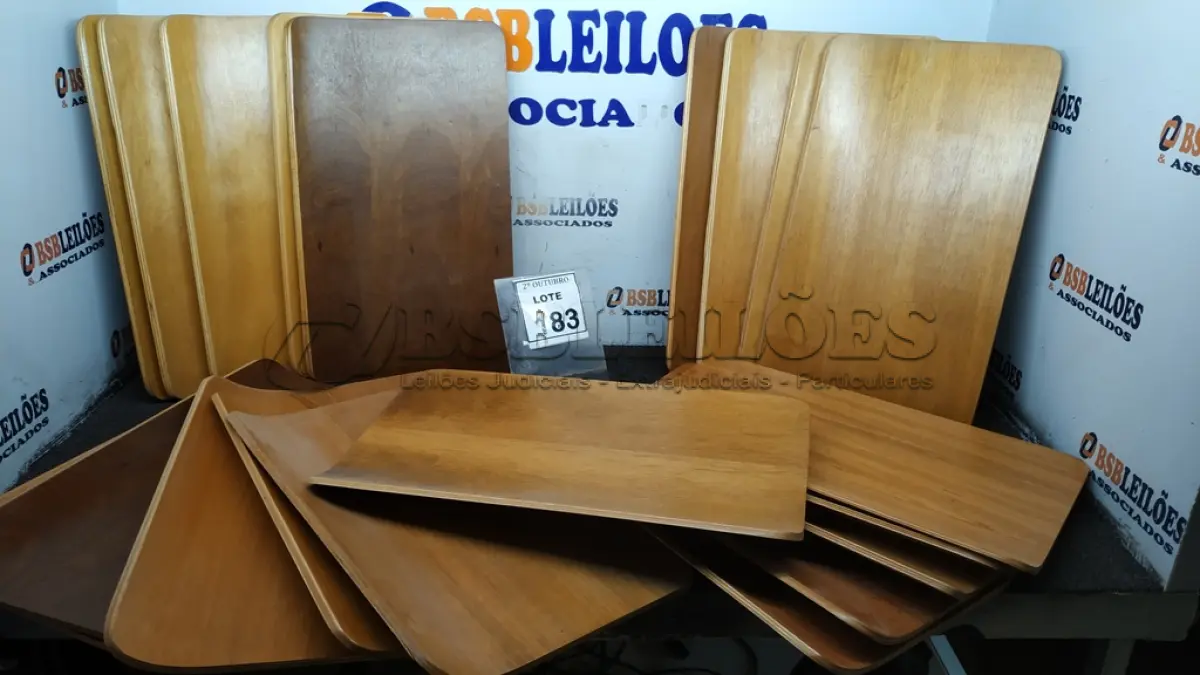 LOTE 183 - 20 PEÇAS DE MADEIRA. (NO ESTADO) ATENÇÃO! FAZER A VISITAÇÃO ANTES DE ARREMATAR, NÃO SABEMOS SE FUNCIONA, LEILÃO NÃO TEM GARANTIA E NEM DEVOLUÇÃO, SUJEITO A POSSÍVEIS AVARIAS VISÍVEIS/OCULTAS E/OU AUSÊNCIA DE COMPONENTES.
