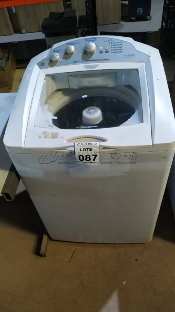 LOTE 087 - 01 MÁQUINA DE LAVAR 15,1KG 220V MARCA GE. (NO ESTADO) ATENÇÃO! FAZER A VISITAÇÃO ANTES DE ARREMATAR, NÃO SABEMOS SE FUNCIONA, LEILÃO NÃO TEM GARANTIA E NEM DEVOLUÇÃO, SUJEITO A POSSÍVEIS AVARIAS VISÍVEIS/OCULTAS E/OU AUSÊNCIA DE COMPONENTES.