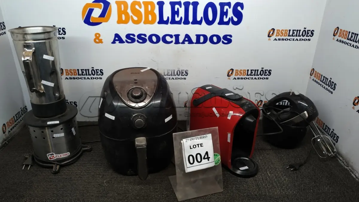 LOTE 004 - 01 LIQUIDIFICADOR INDUSTRIAL, 01 AIR FRYER MARCA PHILCO, 01 BATEDEIRA MARCA MONDIAL E 01 CAFETEIRA. (NO ESTADO) ATENÇÃO! FAZER A VISITAÇÃO ANTES DE ARREMATAR, NÃO SABEMOS SE FUNCIONA, LEILÃO NÃO TEM GARANTIA E NEM DEVOLUÇÃO, SUJEITO A POSSÍVEIS AVARIAS VISÍVEIS/OCULTAS E/OU AUSÊNCIA DE COMPONENTES.