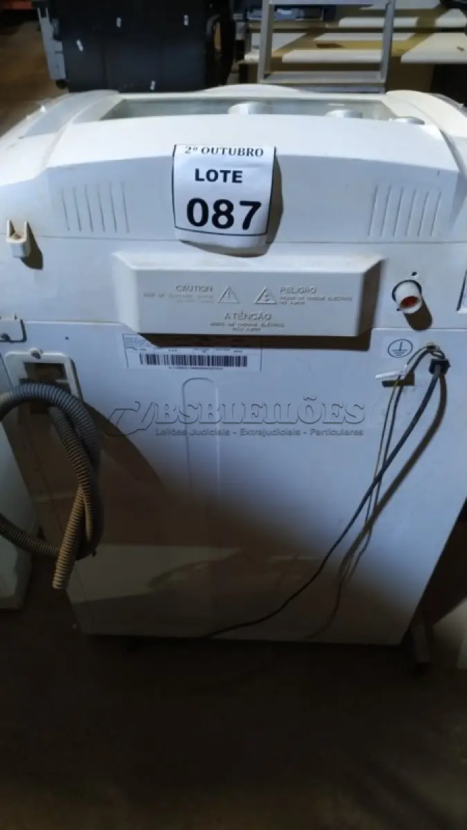 LOTE 087 - 01 MÁQUINA DE LAVAR 15,1KG 220V MARCA GE. (NO ESTADO) ATENÇÃO! FAZER A VISITAÇÃO ANTES DE ARREMATAR, NÃO SABEMOS SE FUNCIONA, LEILÃO NÃO TEM GARANTIA E NEM DEVOLUÇÃO, SUJEITO A POSSÍVEIS AVARIAS VISÍVEIS/OCULTAS E/OU AUSÊNCIA DE COMPONENTES.