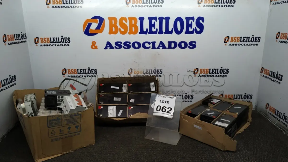 LOTE 062 - 12 BATERIAS 12V PRA NOBREAKS, VÁRIOS DISJUNTORES E CAPACITORES. (NO ESTADO) ATENÇÃO! FAZER A VISITAÇÃO ANTES DE ARREMATAR, NÃO SABEMOS SE FUNCIONA, LEILÃO NÃO TEM GARANTIA E NEM DEVOLUÇÃO, SUJEITO A POSSÍVEIS AVARIAS VISÍVEIS/OCULTAS E/OU AUSÊNCIA DE COMPONENTES.