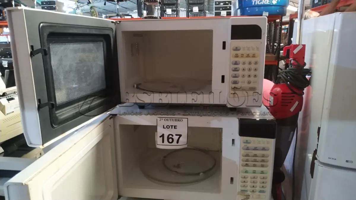 LOTE 167 - 02 MICRO-ONDAS MARCA ELECTROLUX E 01 ASPIRADOR DE PÓ MARCA PHILCO. (NO ESTADO) ATENÇÃO! FAZER A VISITAÇÃO ANTES DE ARREMATAR, NÃO SABEMOS SE FUNCIONA, LEILÃO NÃO TEM GARANTIA E NEM DEVOLUÇÃO, SUJEITO A POSSÍVEIS AVARIAS VISÍVEIS/OCULTAS E/OU AUSÊNCIA DE COMPONENTES.
