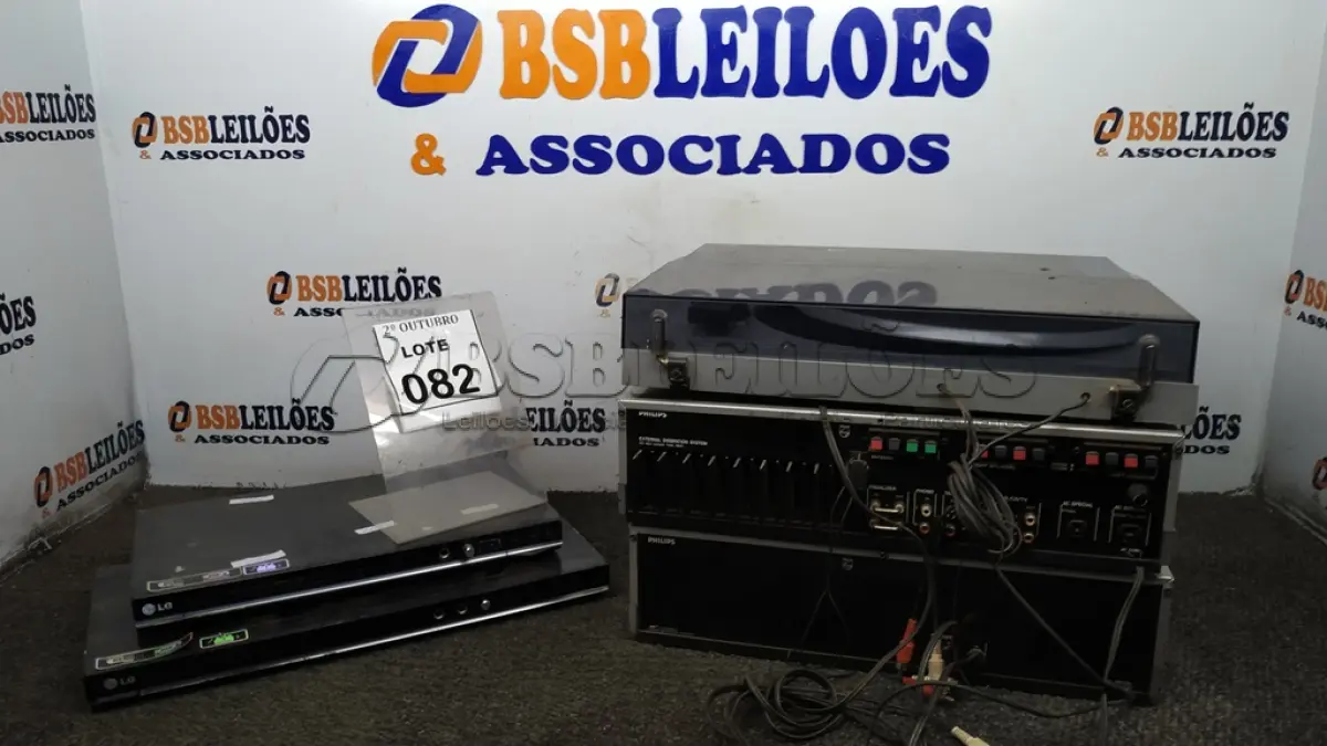 LOTE 082 - 02 APARELHOS DE DVD MARCA LG, 01 TERMINAL DE COMUNICAÇÃO MARCA SONY, 01 TOCA VINIL MARCA PHILIPS, 01 RECEIVER FR 210 MARCA PHILIPS E 01 TOCA FITAS FC 210 MARCA PHILIPS. (NO ESTADO) ATENÇÃO! FAZER A VISITAÇÃO ANTES DE ARREMATAR, NÃO SABEMOS SE FUNCIONA, LEILÃO NÃO TEM GARANTIA E NEM DEVOLUÇÃO, SUJEITO A POSSÍVEIS AVARIAS VISÍVEIS/OCULTAS E/OU AUSÊNCIA DE COMPONENTES.