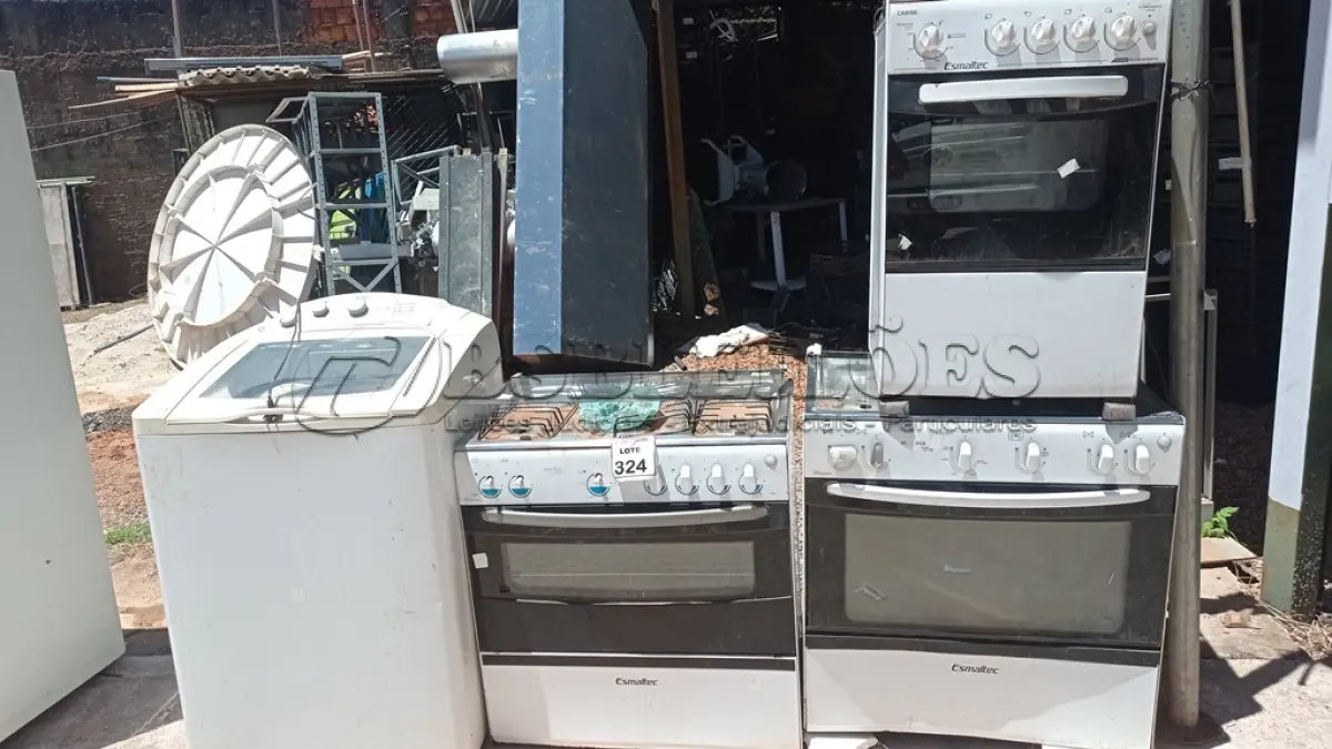 LOTE 324 - 01 MÁQUINA DE LAVAR E 03 FOGÕES DE MARCAS E MODELOS DIVERSOS. (NO ESTADO) ATENÇÃO! FAZER A VISITAÇÃO ANTES DE ARREMATAR, NÃO SABEMOS SE FUNCIONA, LEILÃO NÃO TEM GARANTIA E NEM DEVOLUÇÃO, SUJEITO A POSSÍVEIS AVARIAS VISÍVEIS/OCULTAS E/OU AUSÊNCIA DE COMPONENTES.