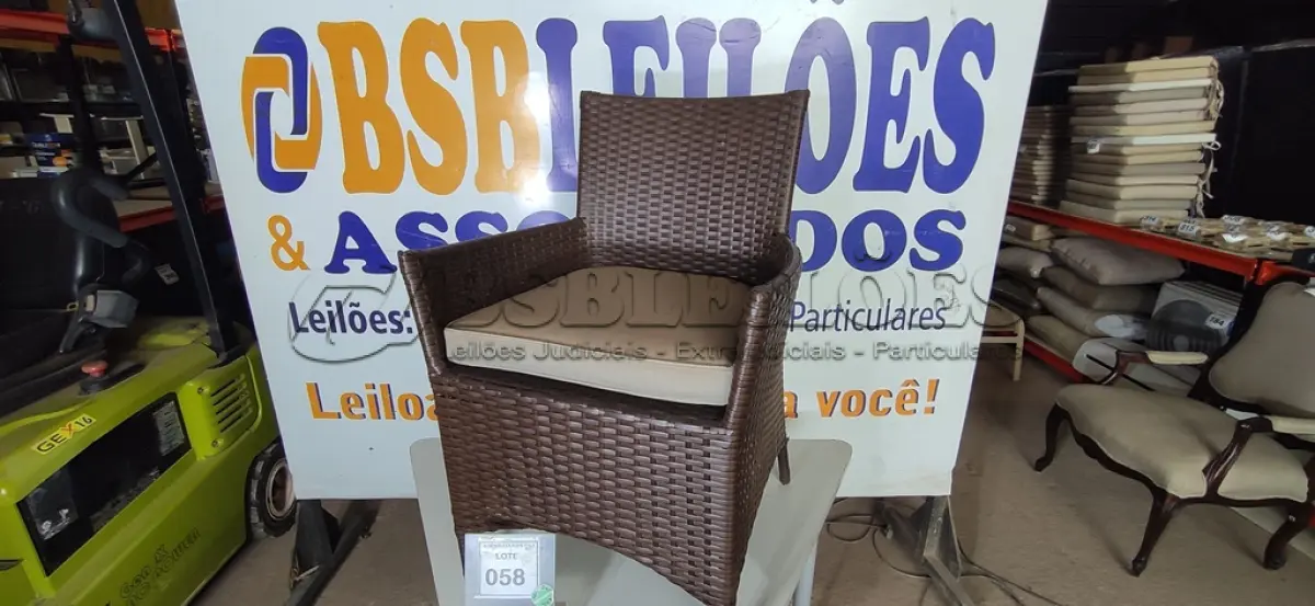 LOTE 058 - 01 CADEIRA DE JARDIM. (NO ESTADO EM QUE SE ENCONTRA. SUJEITO A AVARIAS OCULTAS/VISÍVEIS.) BH1641G