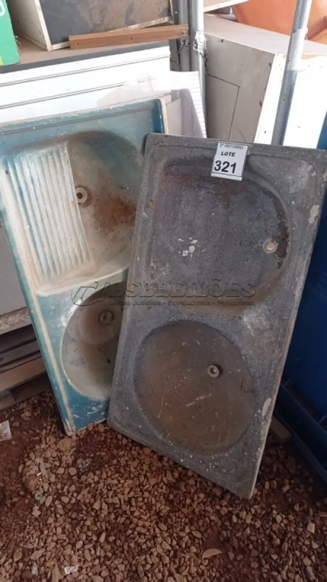 LOTE 321 - 02 TANQUES DE LAVAR. (NO ESTADO) ATENÇÃO! FAZER A VISITAÇÃO ANTES DE ARREMATAR, NÃO SABEMOS SE FUNCIONA, LEILÃO NÃO TEM GARANTIA E NEM DEVOLUÇÃO, SUJEITO A POSSÍVEIS AVARIAS VISÍVEIS/OCULTAS E/OU AUSÊNCIA DE COMPONENTES.