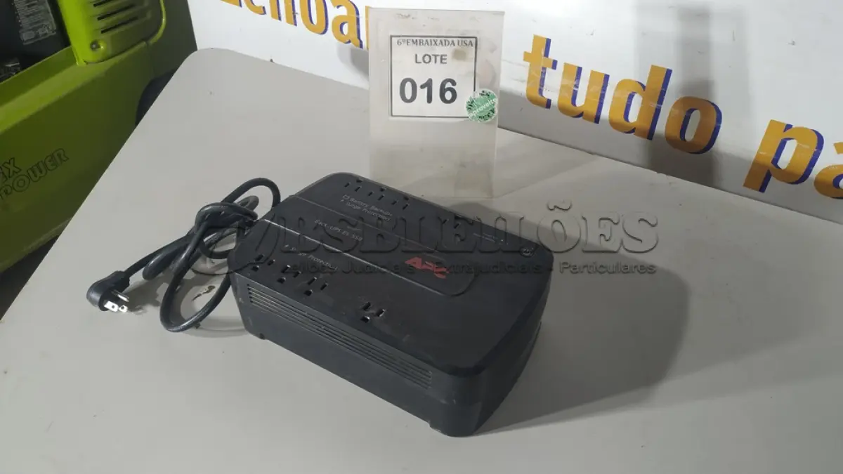 LOTE 016 - 01 NOBREAK BACK APC ES-550. (NO ESTADO EM QUE SE ENCONTRA. SUJEITO A AVARIAS OCULTAS/VISÍVEIS.)