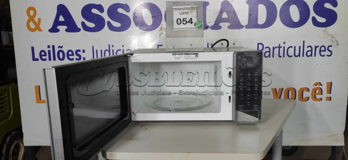 LOTE 054 - 01 MICRO-ONDAS BRASTEMP127 VOLTS. (NO ESTADO EM QUE SE ENCONTRA. SUJEITO A AVARIAS OCULTAS/VISÍVEIS.) BH1650N
