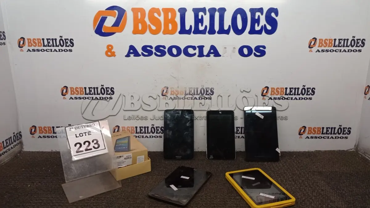 LOTE 223 - 05 TABLETS DE MARCAS E MODELOS DIVERSOS. (NO ESTADO) ATENÇÃO! FAZER A VISITAÇÃO ANTES DE ARREMATAR, NÃO SABEMOS SE FUNCIONA, LEILÃO NÃO TEM GARANTIA E NEM DEVOLUÇÃO, SUJEITO A POSSÍVEIS AVARIAS VISÍVEIS/OCULTAS E/OU AUSÊNCIA DE COMPONENTES.
