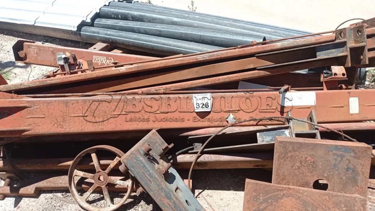 LOTE 326 - 01 ELEVADOR DE CARRO. (NO ESTADO) ATENÇÃO! FAZER A VISITAÇÃO ANTES DE ARREMATAR, NÃO SABEMOS SE FUNCIONA, LEILÃO NÃO TEM GARANTIA E NEM DEVOLUÇÃO, SUJEITO A POSSÍVEIS AVARIAS VISÍVEIS/OCULTAS E/OU AUSÊNCIA DE COMPONENTES.