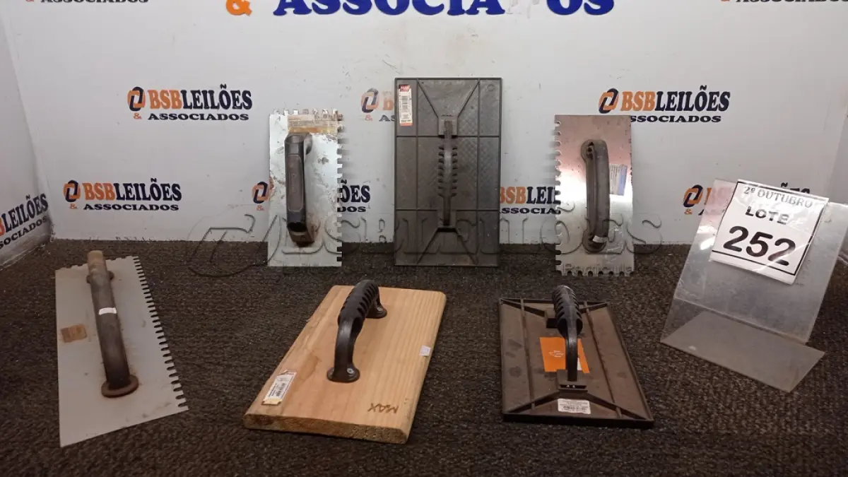 LOTE 252 - 06 DESEMPENADEIRAS DE MODELOS DIVERSOS. (NO ESTADO) ATENÇÃO! FAZER A VISITAÇÃO ANTES DE ARREMATAR, NÃO SABEMOS SE FUNCIONA, LEILÃO NÃO TEM GARANTIA E NEM DEVOLUÇÃO, SUJEITO A POSSÍVEIS AVARIAS VISÍVEIS/OCULTAS E/OU AUSÊNCIA DE COMPONENTES.