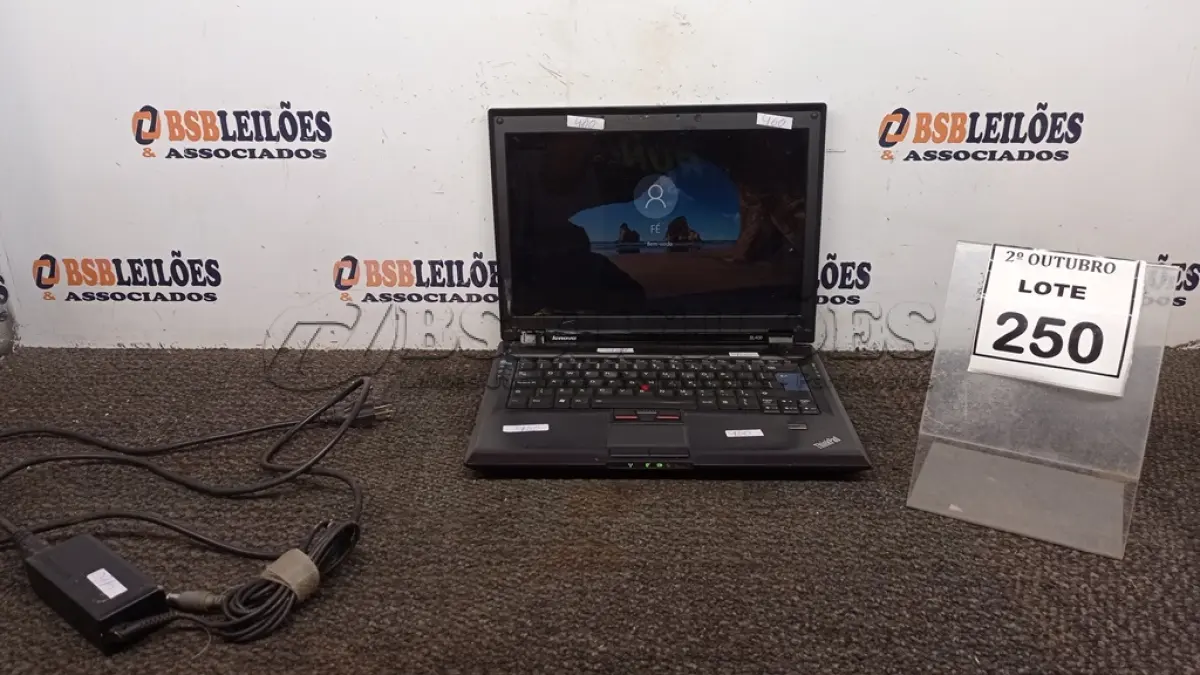 LOTE 250 - 01 NOTEBOOK MARCA LENOVO THINKPAD COM CARREGADOR. (NO ESTADO) ATENÇÃO! FAZER A VISITAÇÃO ANTES DE ARREMATAR, NÃO SABEMOS SE FUNCIONA, LEILÃO NÃO TEM GARANTIA E NEM DEVOLUÇÃO, SUJEITO A POSSÍVEIS AVARIAS VISÍVEIS/OCULTAS E/OU AUSÊNCIA DE COMPONENTES.