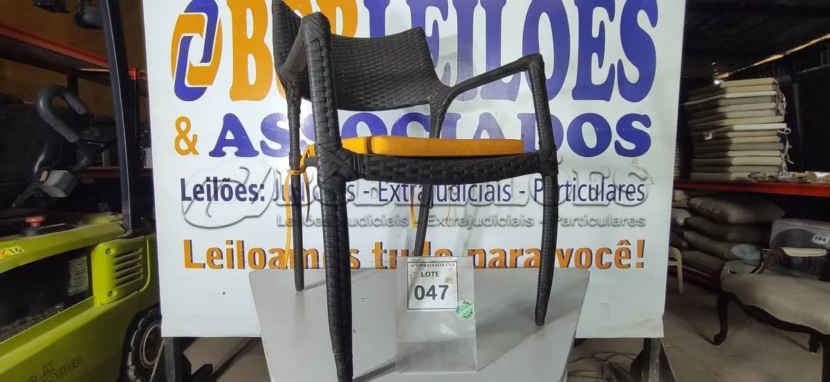 LOTE 047 - 01 CADEIRA DE JARDIM. (NO ESTADO EM QUE SE ENCONTRA. SUJEITO A AVARIAS OCULTAS/VISÍVEIS.) BH1679X