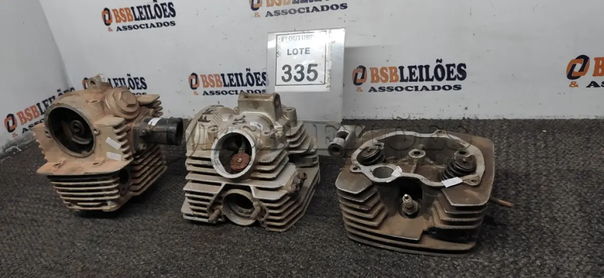 LOTE 335 - 03 CABEÇOTES PARA MOTO DIVERSOS. (NO ESTADO) ATENÇÃO! FAZER A VISITAÇÃO ANTES DE ARREMATAR, NÃO SABEMOS SE FUNCIONA, LEILÃO NÃO TEM GARANTIA E NEM DEVOLUÇÃO, SUJEITO A POSSÍVEIS AVARIAS VISÍVEIS/OCULTAS E/OU AUSÊNCIA DE COMPONENTES.