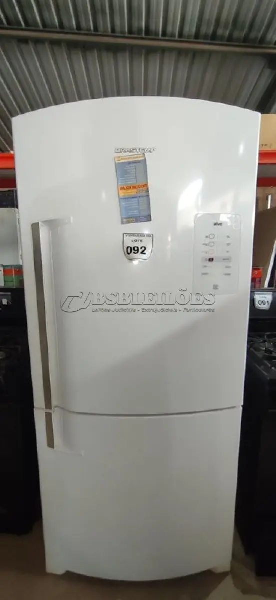 LOTE 092 - 01 GELADEIRA BRASTEMP ATIVE FROST FREE 220 VOLTS. (NO ESTADO EM QUE SE ENCONTRA. SUJEITO A AVARIAS OCULTAS/VISÍVEIS.) BH1505A