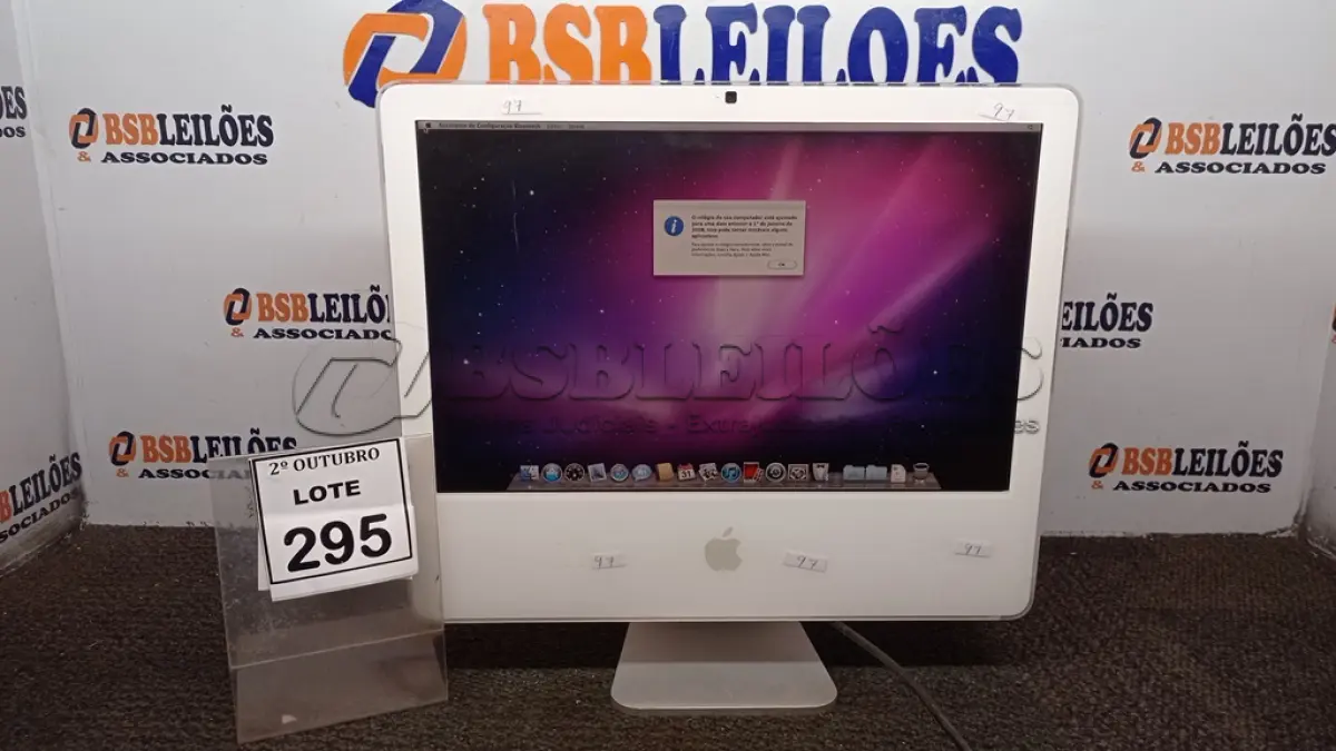 LOTE 295 - 01 IMAC APPLE. (NO ESTADO) ATENÇÃO! FAZER A VISITAÇÃO ANTES DE ARREMATAR, NÃO SABEMOS SE FUNCIONA, LEILÃO NÃO TEM GARANTIA E NEM DEVOLUÇÃO, SUJEITO A POSSÍVEIS AVARIAS VISÍVEIS/OCULTAS E/OU AUSÊNCIA DE COMPONENTES.