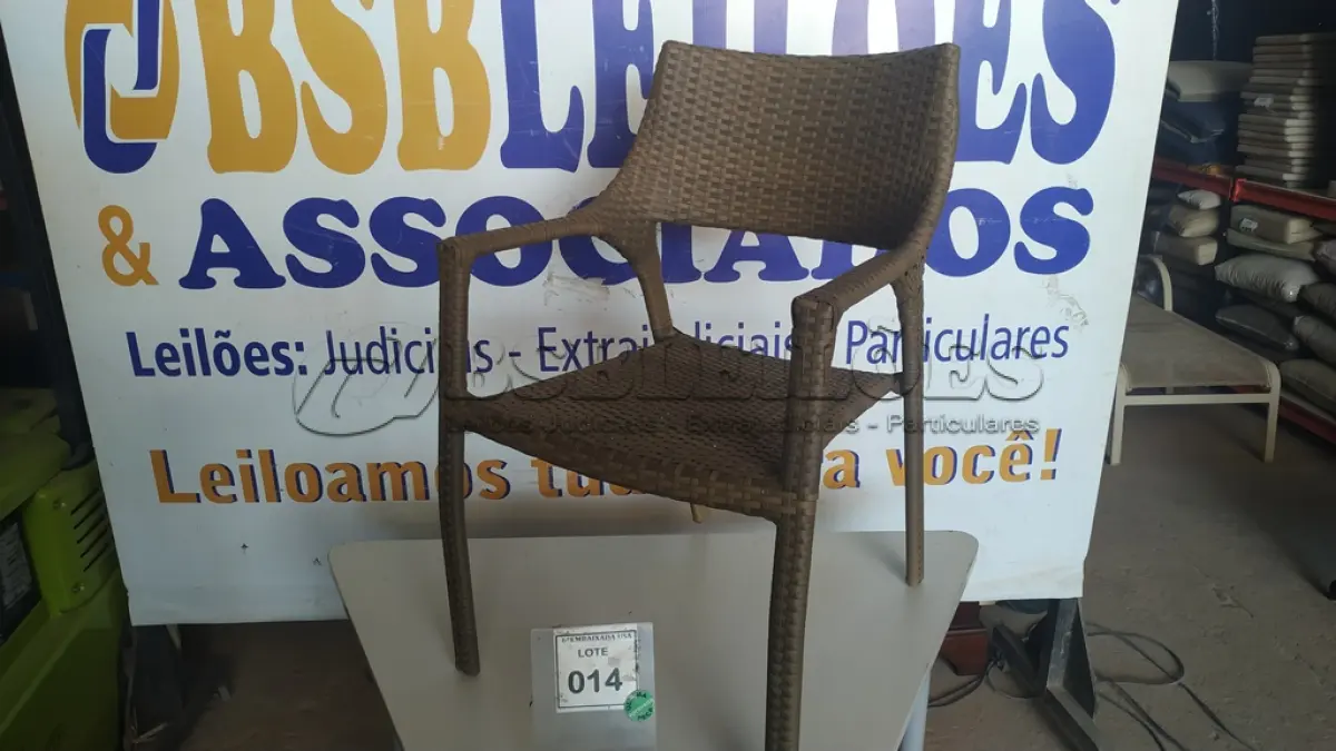 LOTE 014 - 01 CADEIRA DE JARDIM. (NO ESTADO EM QUE SE ENCONTRA. SUJEITO A AVARIAS OCULTAS/VISÍVEIS.) BH1532F