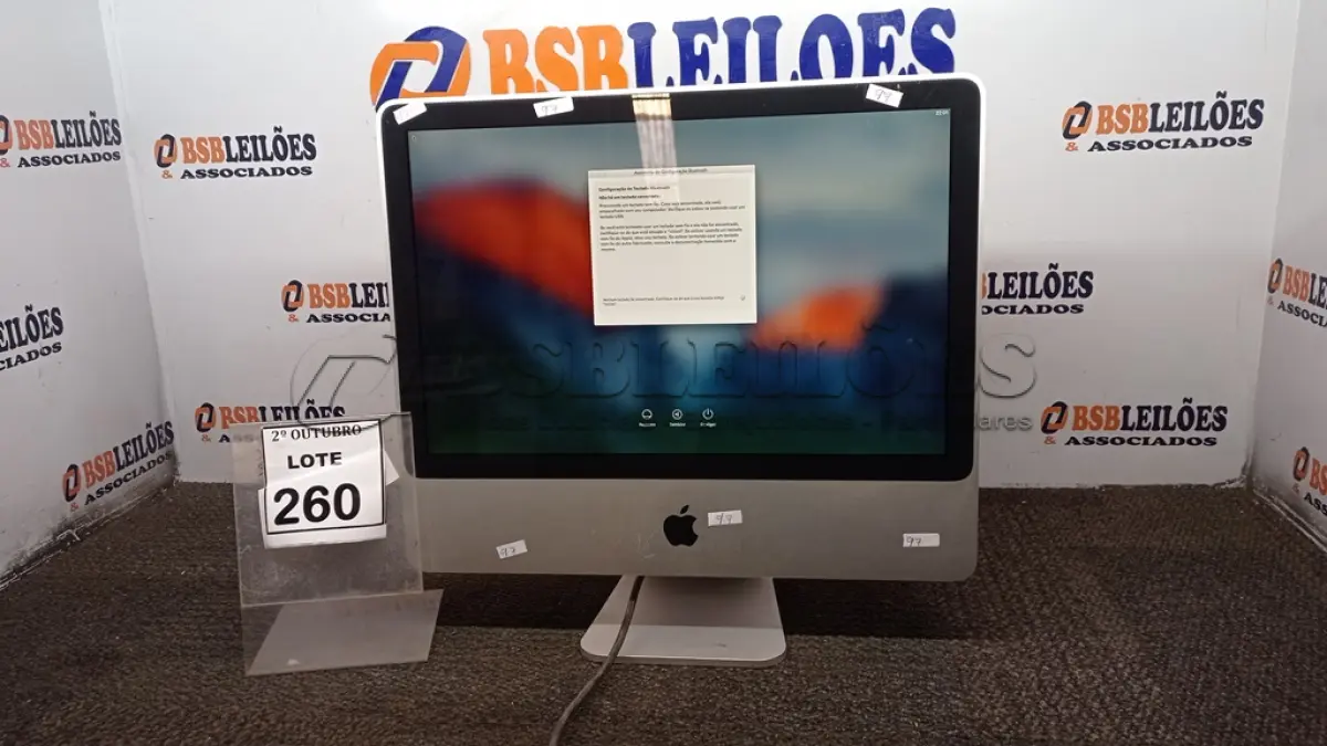 LOTE 260 - 01 IMAC APPLE. (NO ESTADO) ATENÇÃO! FAZER A VISITAÇÃO ANTES DE ARREMATAR, NÃO SABEMOS SE FUNCIONA, LEILÃO NÃO TEM GARANTIA E NEM DEVOLUÇÃO, SUJEITO A POSSÍVEIS AVARIAS VISÍVEIS/OCULTAS E/OU AUSÊNCIA DE COMPONENTES.