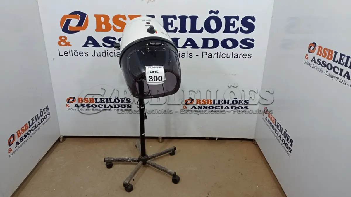 LOTE 300 - 01 SECADOR DE CABELO PROFISSIONAL MARCA MEGABELL. (NO ESTADO) ATENÇÃO! FAZER A VISITAÇÃO ANTES DE ARREMATAR, NÃO SABEMOS SE FUNCIONA, LEILÃO NÃO TEM GARANTIA E NEM DEVOLUÇÃO, SUJEITO A POSSÍVEIS AVARIAS VISÍVEIS/OCULTAS E/OU AUSÊNCIA DE COMPONENTES.