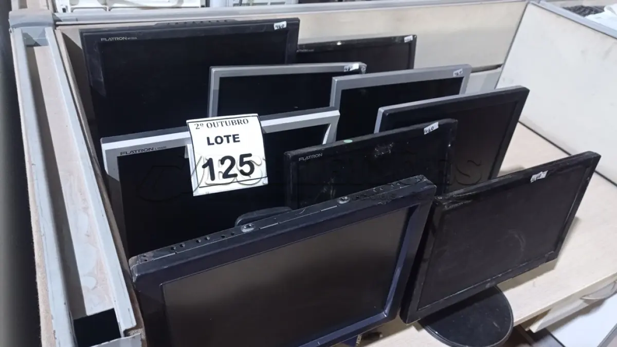 LOTE 125 - 09 MONITORES DE MARCAS E MODELOS DIVERSO. (NO ESTADO) ATENÇÃO! FAZER A VISITAÇÃO ANTES DE ARREMATAR, NÃO SABEMOS SE FUNCIONA, LEILÃO NÃO TEM GARANTIA E NEM DEVOLUÇÃO, SUJEITO A POSSÍVEIS AVARIAS VISÍVEIS/OCULTAS E/OU AUSÊNCIA DE COMPONENTES.