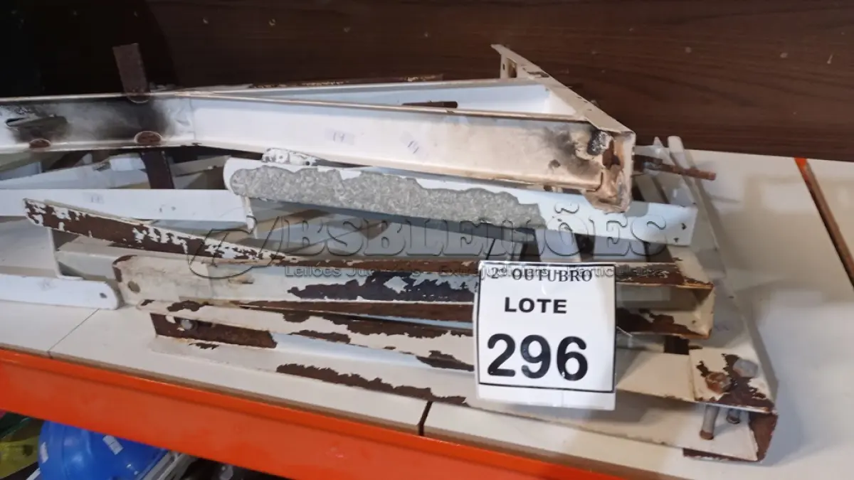 LOTE 296 - 15 CANTONEIRAS DE TAMANHOS DIVERSOS. (NO ESTADO) ATENÇÃO! FAZER A VISITAÇÃO ANTES DE ARREMATAR, NÃO SABEMOS SE FUNCIONA, LEILÃO NÃO TEM GARANTIA E NEM DEVOLUÇÃO, SUJEITO A POSSÍVEIS AVARIAS VISÍVEIS/OCULTAS E/OU AUSÊNCIA DE COMPONENTES.