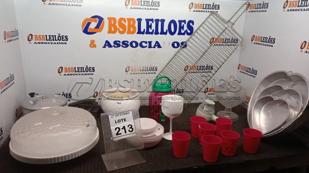 LOTE 213 - 01 COOKTOP 05 BOCAS MARCA FISCHER, 01 PANELA DE PIPOCA, 03 FORMAS DE ALUMÍNIO E UTENSÍLIOS DE COZINHA DIVERSOS. (NO ESTADO) ATENÇÃO! FAZER A VISITAÇÃO ANTES DE ARREMATAR, NÃO SABEMOS SE FUNCIONA, LEILÃO NÃO TEM GARANTIA E NEM DEVOLUÇÃO, SUJEITO A POSSÍVEIS AVARIAS VISÍVEIS/OCULTAS E/OU AUSÊNCIA DE COMPONENTES.