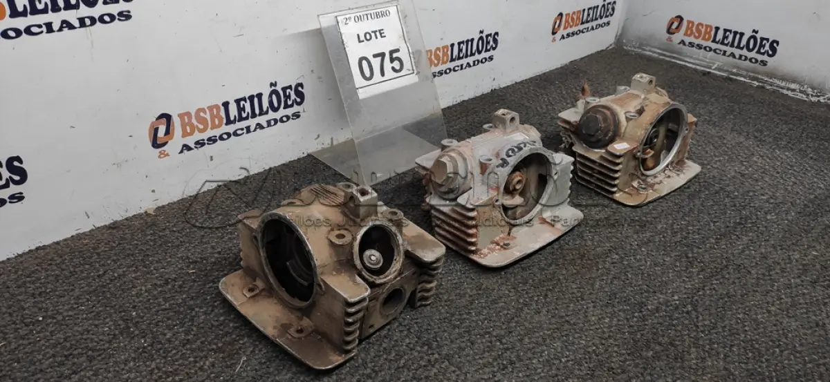 LOTE 075 - 03 CABEÇOTES PARA MOTO HONDA. (NO ESTADO) ATENÇÃO! FAZER A VISITAÇÃO ANTES DE ARREMATAR, NÃO SABEMOS SE FUNCIONA, LEILÃO NÃO TEM GARANTIA E NEM DEVOLUÇÃO, SUJEITO A POSSÍVEIS AVARIAS VISÍVEIS/OCULTAS E/OU AUSÊNCIA DE COMPONENTES.