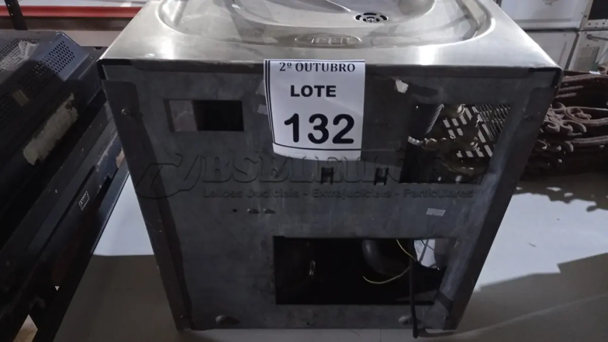 LOTE 132 - 01 BEBEDOURO DE PAREDE MARCA IBBL. (NO ESTADO) ATENÇÃO! FAZER A VISITAÇÃO ANTES DE ARREMATAR, NÃO SABEMOS SE FUNCIONA, LEILÃO NÃO TEM GARANTIA E NEM DEVOLUÇÃO, SUJEITO A POSSÍVEIS AVARIAS VISÍVEIS/OCULTAS E/OU AUSÊNCIA DE COMPONENTES.