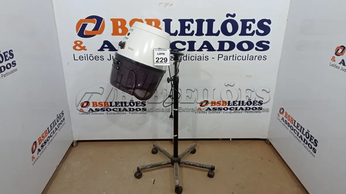 LOTE 229 - 01 SECADOR DE CABELO PROFISSIONAL MARCA MEGABELL. (NO ESTADO) ATENÇÃO! FAZER A VISITAÇÃO ANTES DE ARREMATAR, NÃO SABEMOS SE FUNCIONA, LEILÃO NÃO TEM GARANTIA E NEM DEVOLUÇÃO, SUJEITO A POSSÍVEIS AVARIAS VISÍVEIS/OCULTAS E/OU AUSÊNCIA DE COMPONENTES.