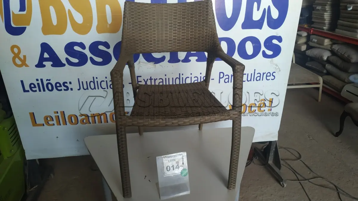 LOTE 014 - 01 CADEIRA DE JARDIM. (NO ESTADO EM QUE SE ENCONTRA. SUJEITO A AVARIAS OCULTAS/VISÍVEIS.) BH1532F