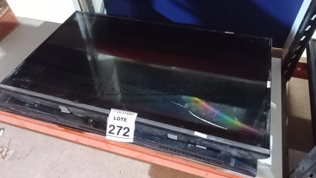 LOTE 272 - 03 TVS LCD 42’’ MARCAS LG E PHILCO. (NO ESTADO) ATENÇÃO! FAZER A VISITAÇÃO ANTES DE ARREMATAR, NÃO SABEMOS SE FUNCIONA, LEILÃO NÃO TEM GARANTIA E NEM DEVOLUÇÃO, SUJEITO A POSSÍVEIS AVARIAS VISÍVEIS/OCULTAS E/OU AUSÊNCIA DE COMPONENTES.