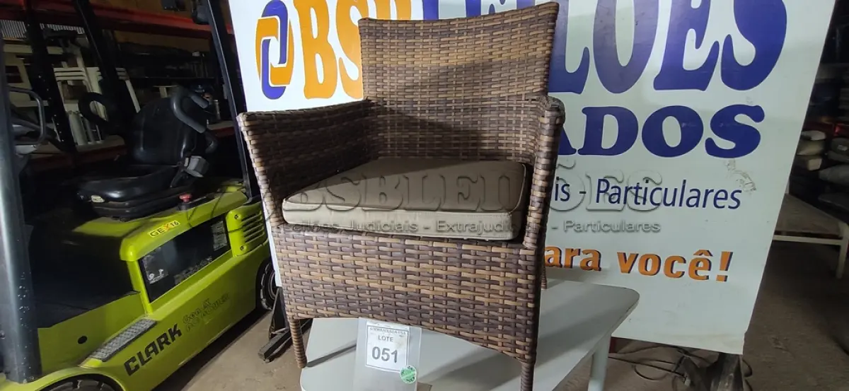 LOTE 051 - 01 CADEIRA DE JARDIM. (NO ESTADO EM QUE SE ENCONTRA. SUJEITO A AVARIAS OCULTAS/VISÍVEIS.) BF8660R