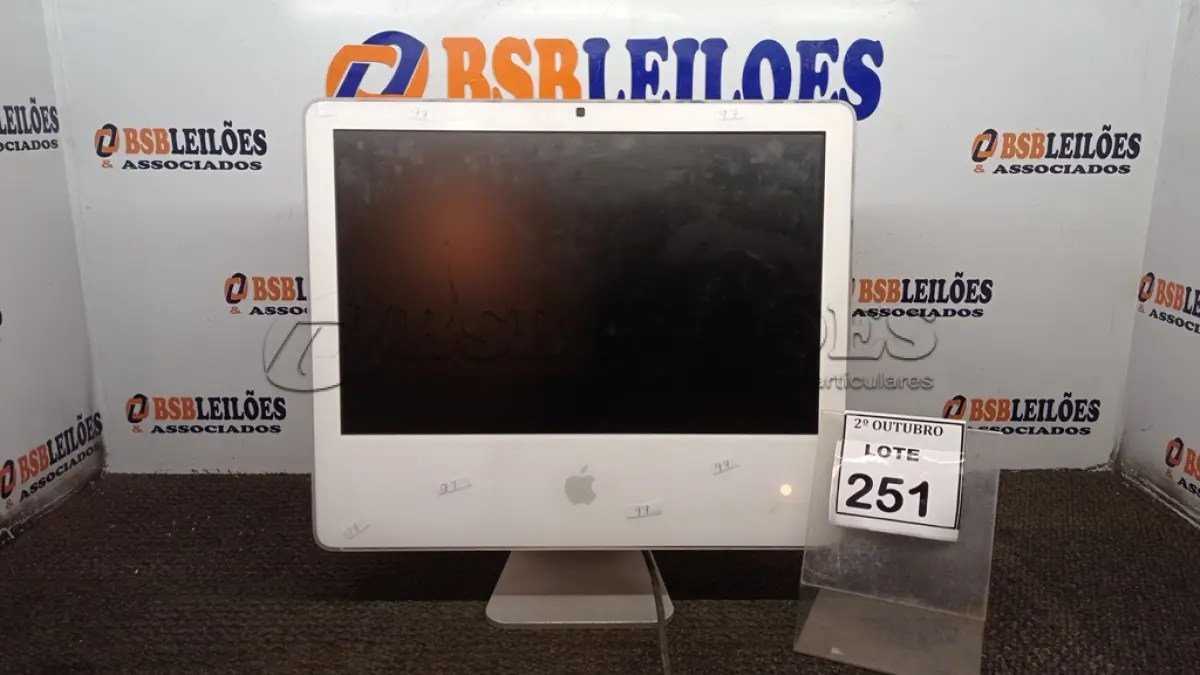 LOTE 251 - 01 IMAC APPLE. (NO ESTADO) ATENÇÃO! FAZER A VISITAÇÃO ANTES DE ARREMATAR, NÃO SABEMOS SE FUNCIONA, LEILÃO NÃO TEM GARANTIA E NEM DEVOLUÇÃO, SUJEITO A POSSÍVEIS AVARIAS VISÍVEIS/OCULTAS E/OU AUSÊNCIA DE COMPONENTES.