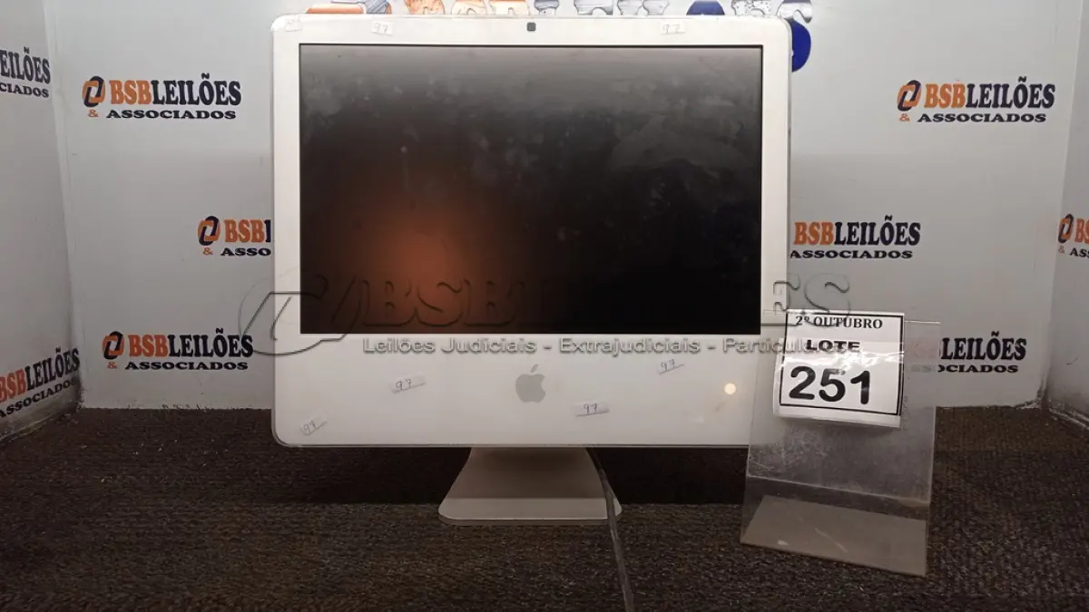 LOTE 251 - 01 IMAC APPLE. (NO ESTADO) ATENÇÃO! FAZER A VISITAÇÃO ANTES DE ARREMATAR, NÃO SABEMOS SE FUNCIONA, LEILÃO NÃO TEM GARANTIA E NEM DEVOLUÇÃO, SUJEITO A POSSÍVEIS AVARIAS VISÍVEIS/OCULTAS E/OU AUSÊNCIA DE COMPONENTES.