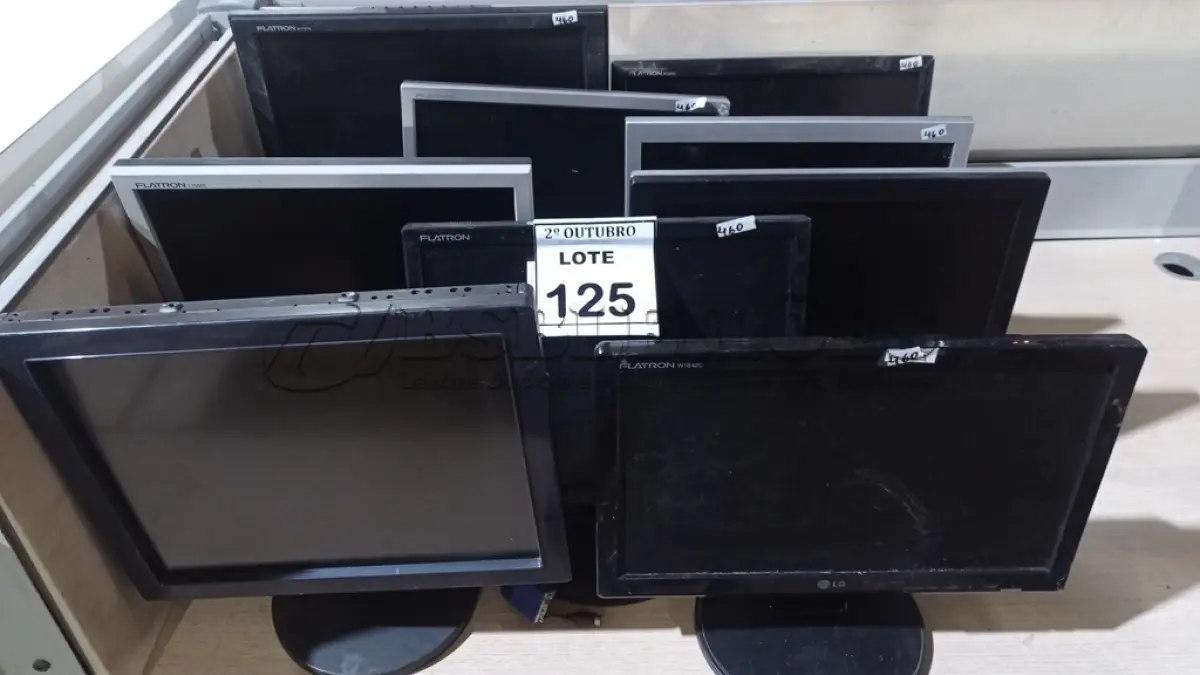 LOTE 125 - 09 MONITORES DE MARCAS E MODELOS DIVERSO. (NO ESTADO) ATENÇÃO! FAZER A VISITAÇÃO ANTES DE ARREMATAR, NÃO SABEMOS SE FUNCIONA, LEILÃO NÃO TEM GARANTIA E NEM DEVOLUÇÃO, SUJEITO A POSSÍVEIS AVARIAS VISÍVEIS/OCULTAS E/OU AUSÊNCIA DE COMPONENTES.