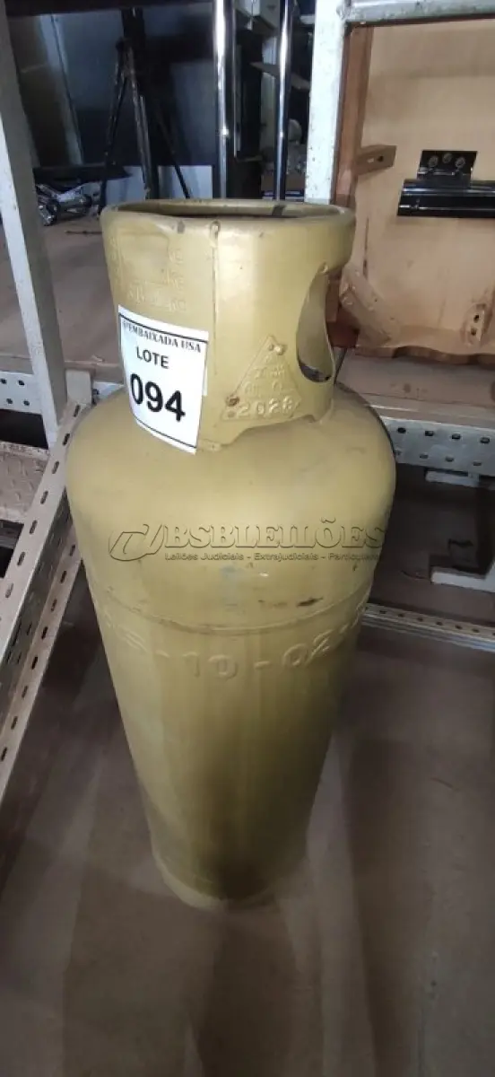 LOTE 094 - 01 BOTIJÃO DE GÁS VAZIO P45. (NO ESTADO EM QUE SE ENCONTRA. SUJEITO A AVARIAS OCULTAS/VISÍVEIS.)