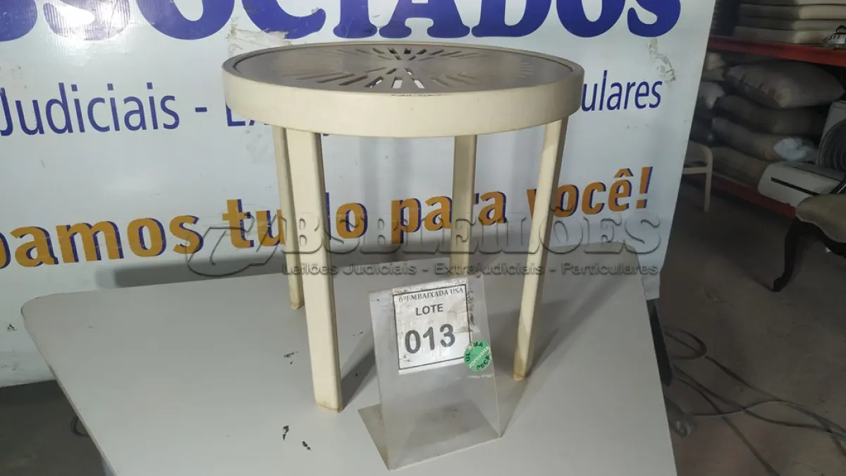 LOTE 013 - 01 MESA DE JARDIM. (NO ESTADO EM QUE SE ENCONTRA. SUJEITO A AVARIAS OCULTAS/VISÍVEIS.) BF8580M