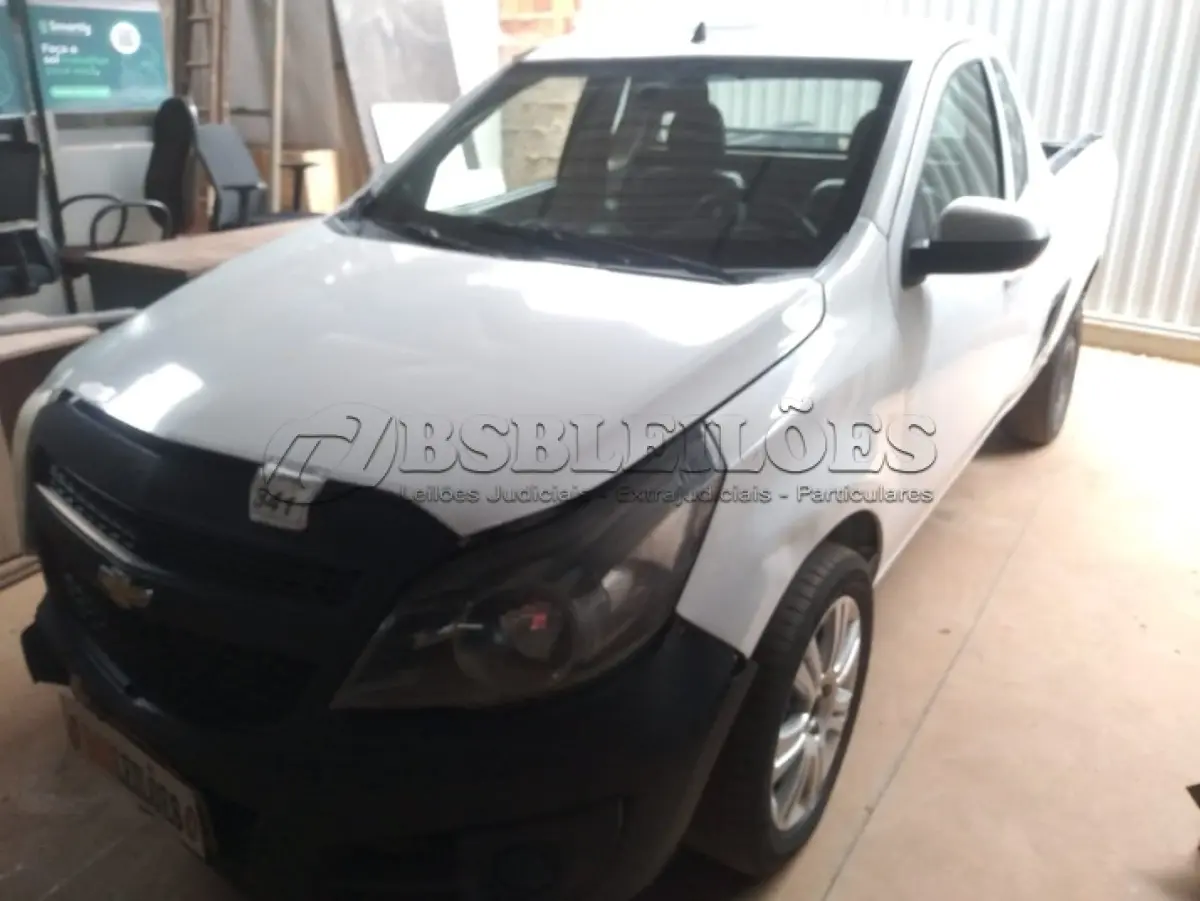LOTE 341 - 01 CAMINHONETE CHEVROLET/MONTANA SPORT ALCOOL/GASOLINA, ANO 2011/2012 NA COR BRANCA. (OBS: APROXIMADAMENTE R$ 10.000,00 DE DÉBITO. (NO ESTADO)