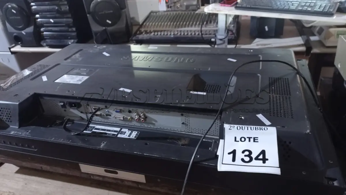 LOTE 134 - 02 TELÕES DE PROPAGANDA LCD 40’’ MARCA SANSUNG. (NO ESTADO) ATENÇÃO! FAZER A VISITAÇÃO ANTES DE ARREMATAR, NÃO SABEMOS SE FUNCIONA, LEILÃO NÃO TEM GARANTIA E NEM DEVOLUÇÃO, SUJEITO A POSSÍVEIS AVARIAS VISÍVEIS/OCULTAS E/OU AUSÊNCIA DE COMPONENTES.