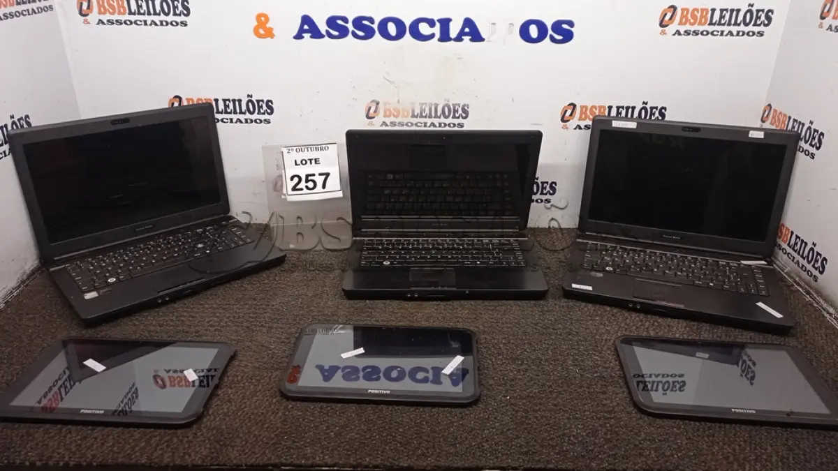 LOTE 257 - 03 NOTEBOOKS MARCA POSITIVO E 03 TABLETS MARCA POSITIVO. (NO ESTADO) ATENÇÃO! FAZER A VISITAÇÃO ANTES DE ARREMATAR, NÃO SABEMOS SE FUNCIONA, LEILÃO NÃO TEM GARANTIA E NEM DEVOLUÇÃO, SUJEITO A POSSÍVEIS AVARIAS VISÍVEIS/OCULTAS E/OU AUSÊNCIA DE COMPONENTES.
