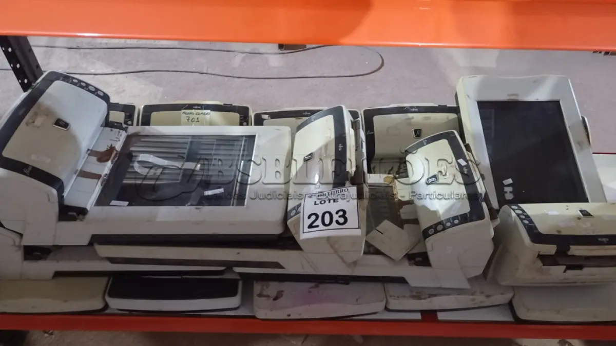 LOTE 203 - 10 SCANNERS MARCA FUJITSU. (NO ESTADO) ATENÇÃO! FAZER A VISITAÇÃO ANTES DE ARREMATAR, NÃO SABEMOS SE FUNCIONA, LEILÃO NÃO TEM GARANTIA E NEM DEVOLUÇÃO, SUJEITO A POSSÍVEIS AVARIAS VISÍVEIS/OCULTAS E/OU AUSÊNCIA DE COMPONENTES.