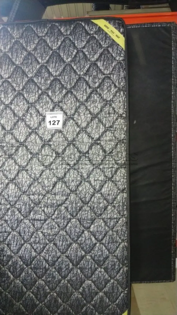 LOTE 127 - 01 COLCHÃO DE SOLTEIRO COM BASE 1,88CMX 0,88CM  (NO ESTADO EM QUE SE ENCONTRA. SUJEITO A AVARIAS OCULTAS/VISÍVEIS.) AU2195B