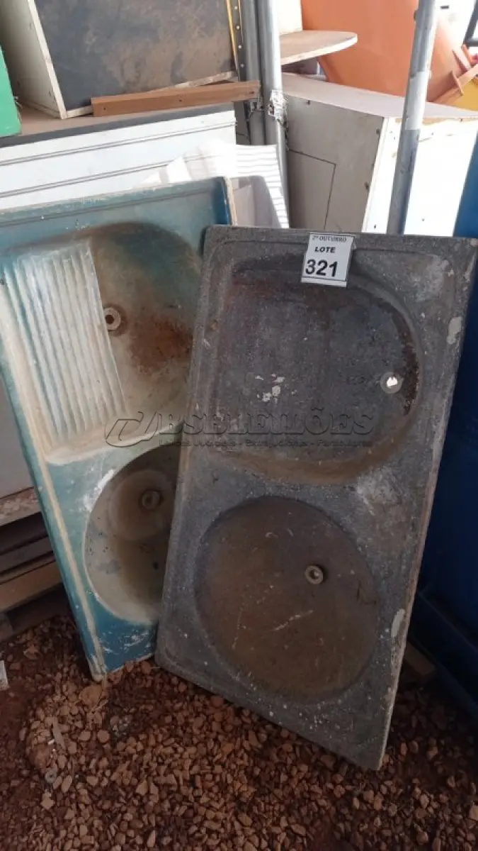 LOTE 321 - 02 TANQUES DE LAVAR. (NO ESTADO) ATENÇÃO! FAZER A VISITAÇÃO ANTES DE ARREMATAR, NÃO SABEMOS SE FUNCIONA, LEILÃO NÃO TEM GARANTIA E NEM DEVOLUÇÃO, SUJEITO A POSSÍVEIS AVARIAS VISÍVEIS/OCULTAS E/OU AUSÊNCIA DE COMPONENTES.
