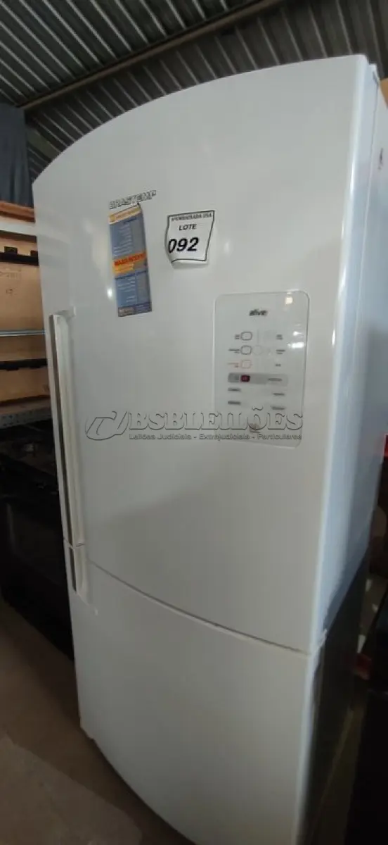 LOTE 092 - 01 GELADEIRA BRASTEMP ATIVE FROST FREE 220 VOLTS. (NO ESTADO EM QUE SE ENCONTRA. SUJEITO A AVARIAS OCULTAS/VISÍVEIS.) BH1505A